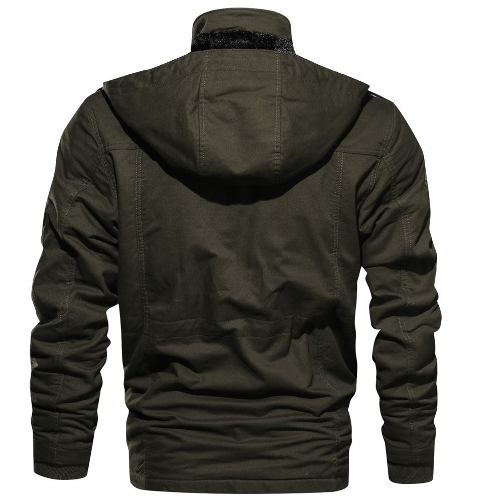 Herrenjacke mit Taschen | Modell im Militärstil