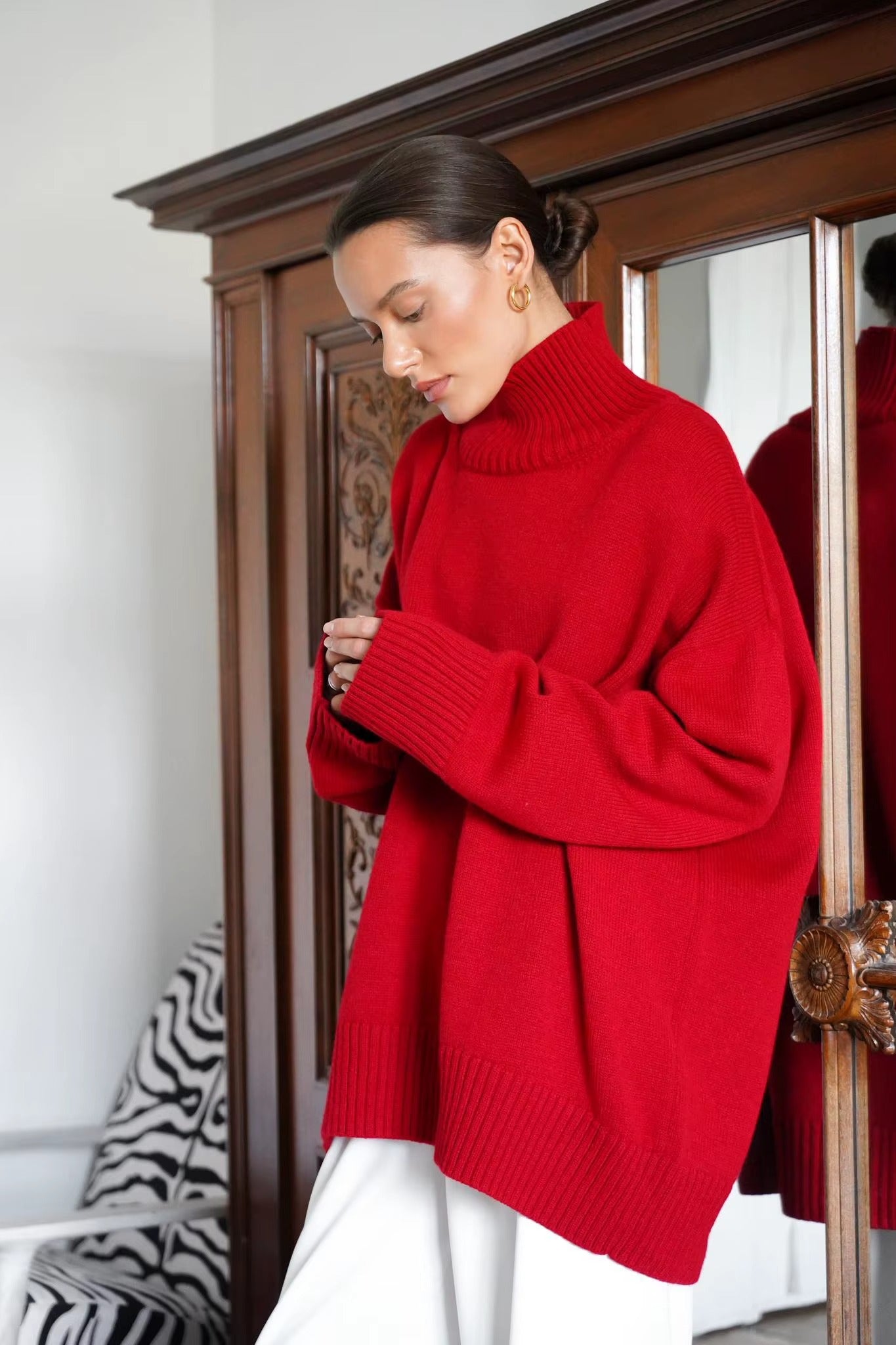 Stickad tröja med långa ärmar och polotröja i överdimensionerad modell för kvinnor